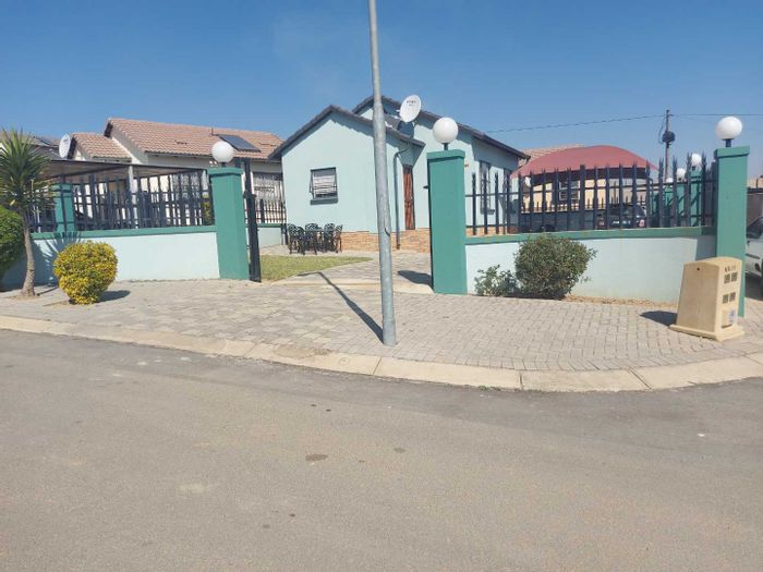 Property #1962599, House pending sale in Bloubosrand