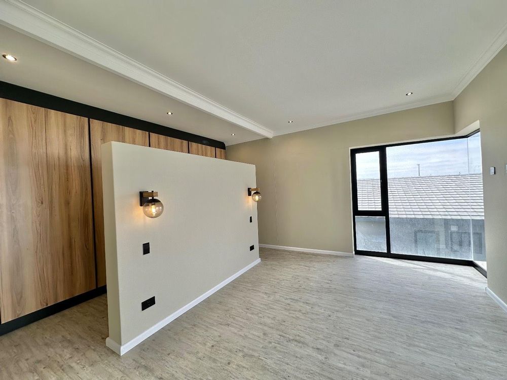 Fifth bedroom with ensuite bathroom