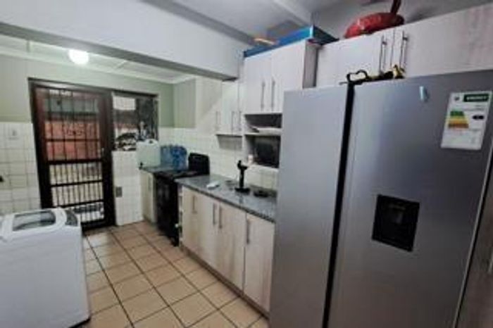 Townhouse For Sale in Arboretum: 3 bedrooms, garage, entertainment area, guest toilet.