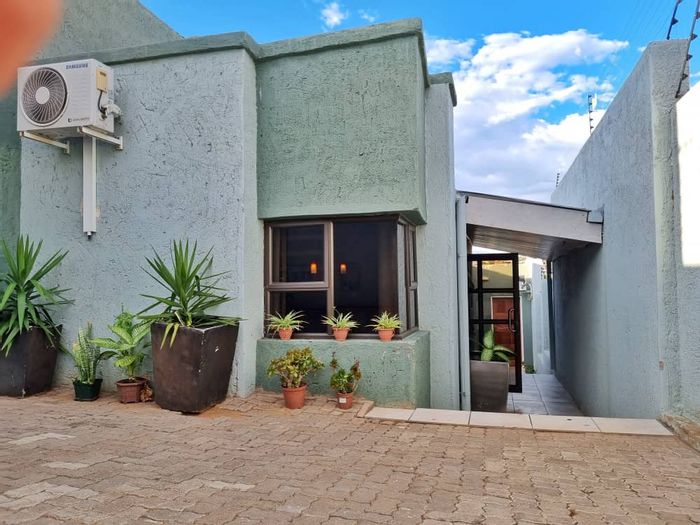 Property #2154750, House for sale in Windhoek Central