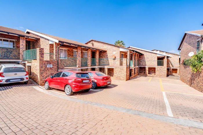 To Rent: Apartment in Randburg Central with 2 bedrooms, garage, and pools.