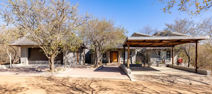 House for Sale in Hoedspruit Central: 3 beds, pool, solar, wildlife estate access.