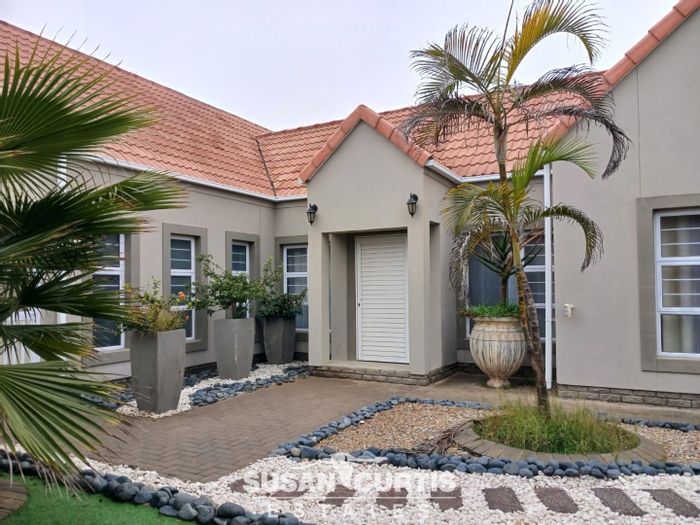 Ocean View House For Sale: 3 en-suite bedrooms, outdoor BBQ, double garage.