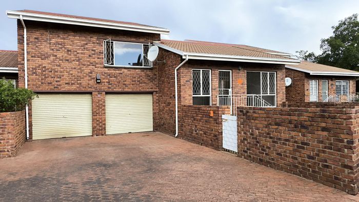 For Sale: Spacious Brackenhurst Townhouse with 3 Bedrooms, Garden, and Double Garage.