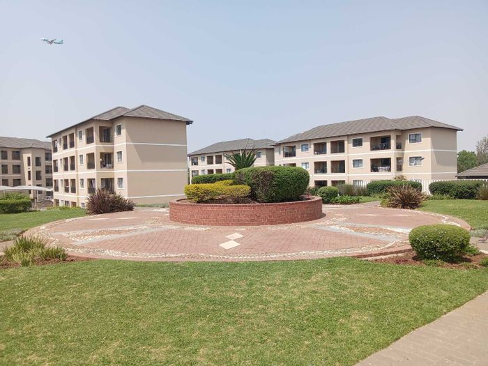 2-Bedroom Apartment For Sale in Boksburg Central with Private Yard and Amenities.