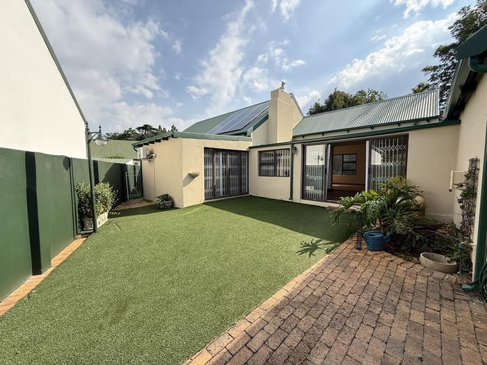 For Sale: Weltevreden Park Cluster with 4 Bedrooms, Entertainment Room, and Solar System.
