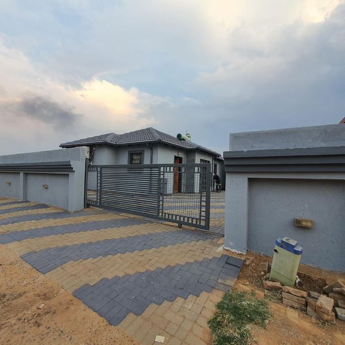 Property #2073521, House for sale in Soshanguve East Ext 3