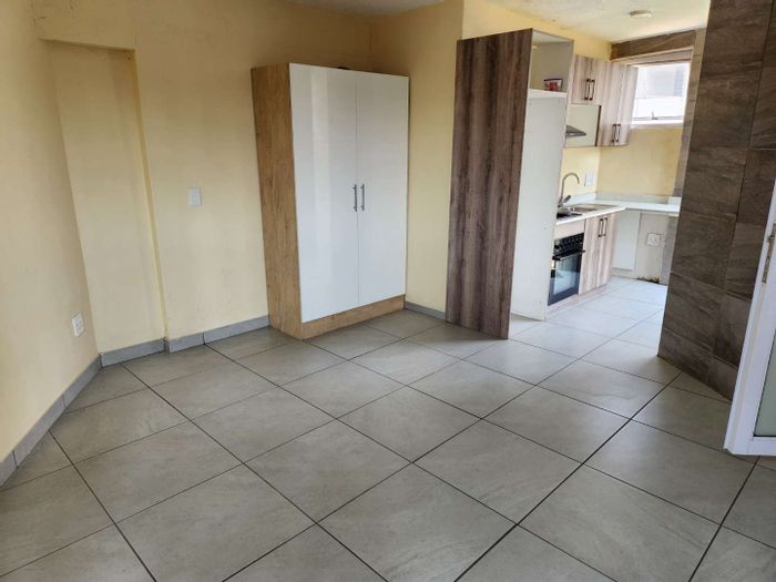 Property #2191141, Garden Cottage rental monthly in Houghton Estate