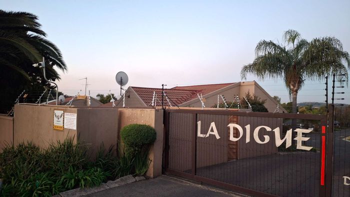 For Sale: Townhouse in Randpark Ridge with garden, pool, clubhouse, and 24-hour security.