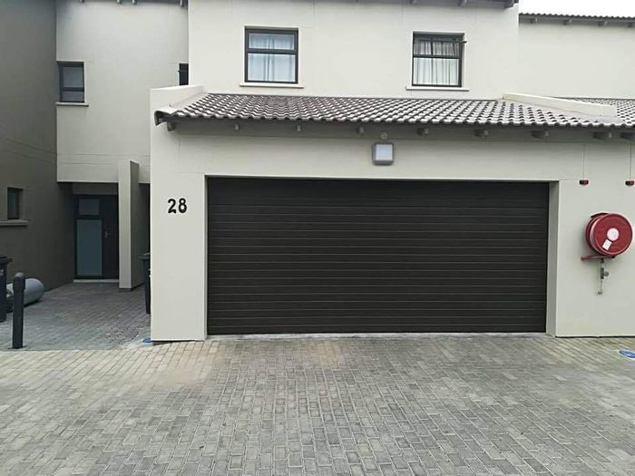 Property #2050269, Townhouse for sale in Fairways Estate