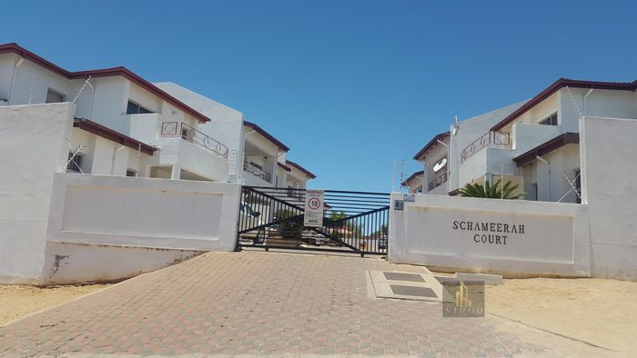 Hochlandpark Townhouse To Rent: 3 bedrooms, double garage, entertainment area, close to Spar.