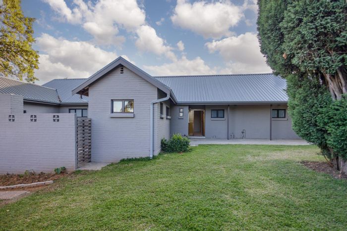 To Rent: Spacious 3-Bedroom Cluster in Morningside Manor with Secure Living.