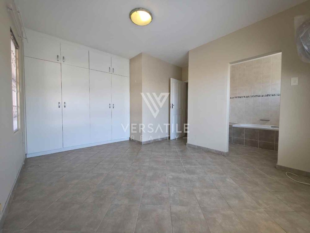 12 - Ground Floor Bedroom with en-suite Bathroom