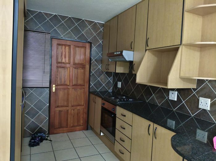 Alberton Central Apartment To Rent: 2 Bedrooms, Open Plan Living, Undercover Parking.