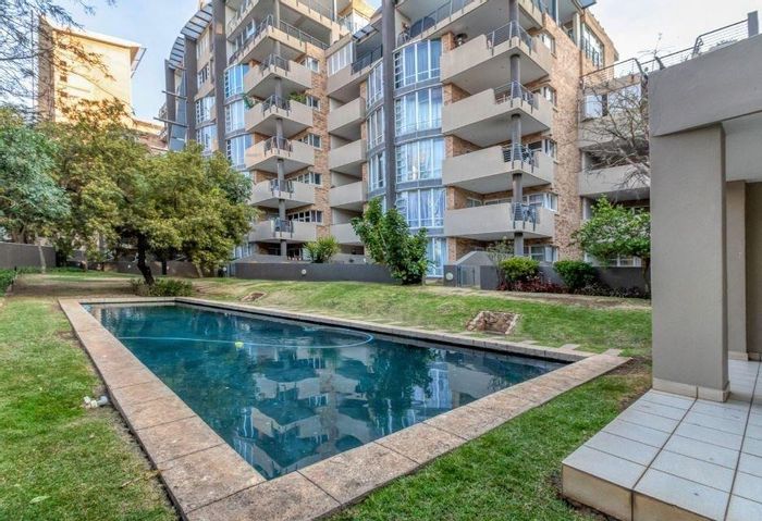 For Sale: 2-Bedroom Apartment in Morningside with pool and parking, near shopping.