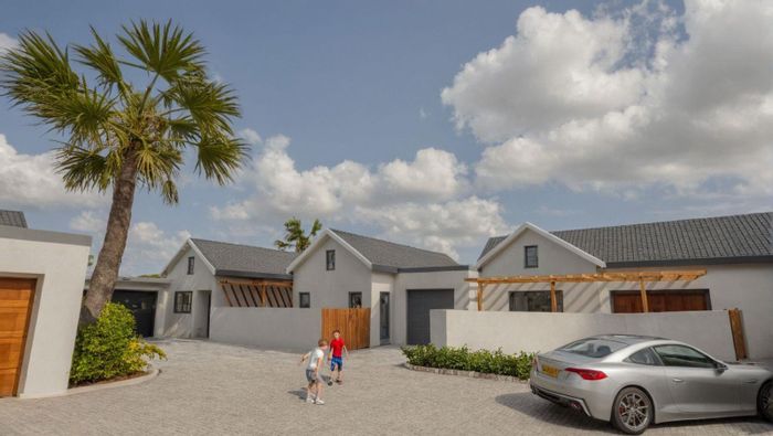For Sale: Townhouse in Tamariskia with 3 bedrooms, double garage, and private courtyard.