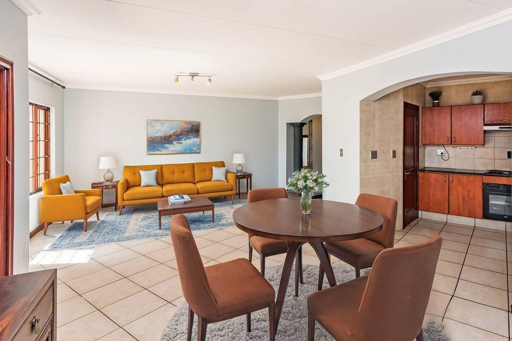 Solarpowered 3bed cluster in Fourways, petfriendly, near shops and