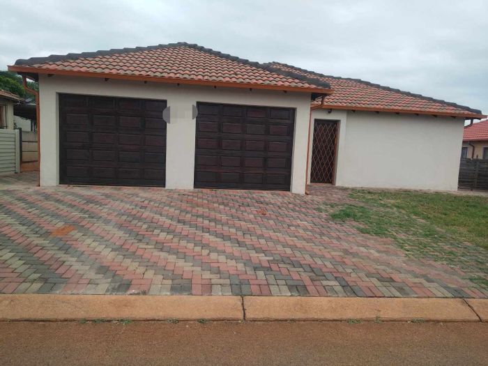 For Sale: House in The Orchards, 3 beds, 2 baths, double garage, near schools.
