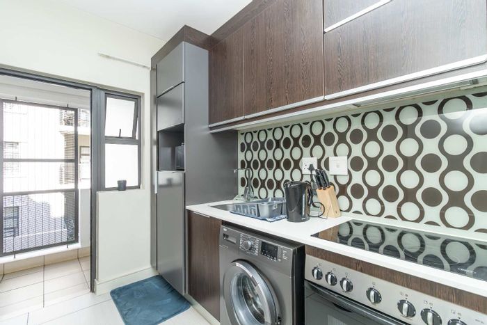 Edenburg Apartment To Rent: 1 Bed, balcony, pool, 24-hour security, fibre-ready.