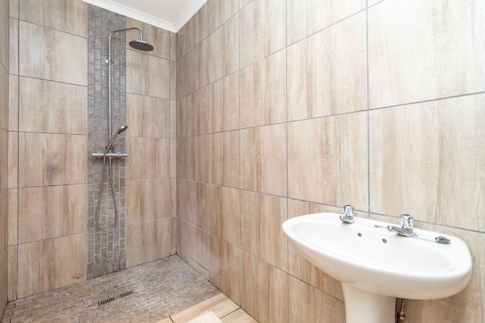 2nd bedroom en-suite