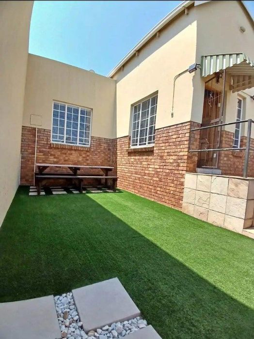 Property #2203204, Townhouse rental monthly in Radiokop