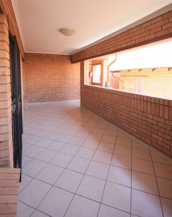 Hazeldean Apartment To Rent: 2 Beds, 2 Baths, Garage, Private Entrance, Prepaid Electricity.