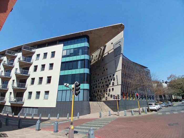 Office To Rent in Melrose Arch: 282 sqm, private balcony, modern kitchen, flexible layout.