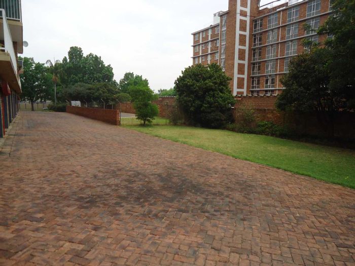 For Sale: 3-Bedroom Apartment in Rietfontein with double garage and play area.