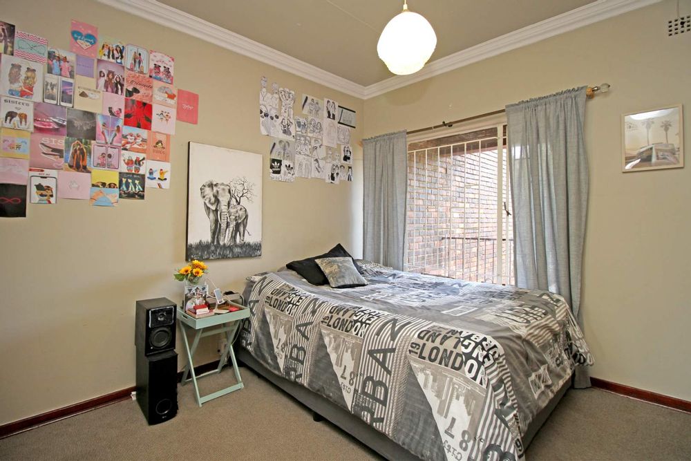 FAMILY BEDROOM No. 1 IN THE UPSTAIRS LIVING QUARTERS WITH A FAMILY BATHOOM AS WELL