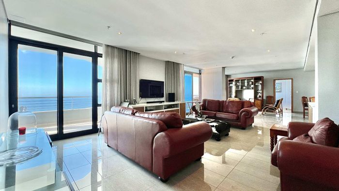 Umhlanga Rocks Central Apartment To Rent: 4 Bedrooms, Sea Views, Secure Amenities.