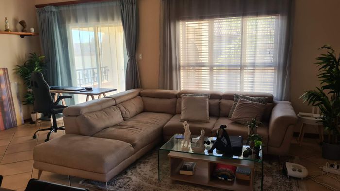 Faerie Glen Apartment For Sale: 2 beds, pool, security, garage, close to schools.