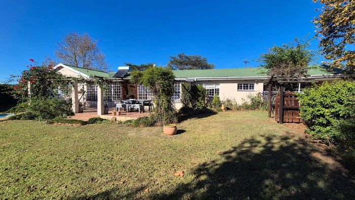 House for Sale in Sakabula Golf & Country Estate: 4 beds, pool, cottage, expansive land.