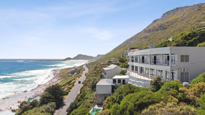 House For Sale in Misty Cliffs: 6 Bedrooms, Sea Views, Braai Areas, Expansion Potential.