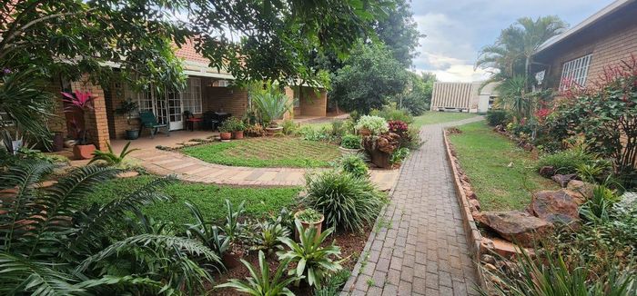 Bela Bela Central Retirement Village For Sale: Low-maintenance home with spacious living areas.