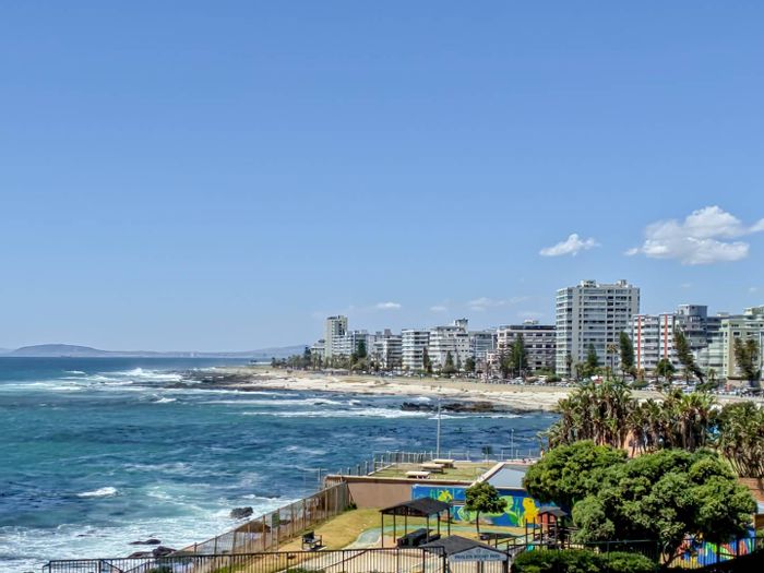Sea Point Apartment To Rent: Ocean views, large garage, 24-hour security, unfurnished.
