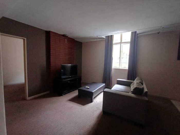 Furnished 1-bedroom apartment in Marshalltown with security and convenient amenities. To Rent.