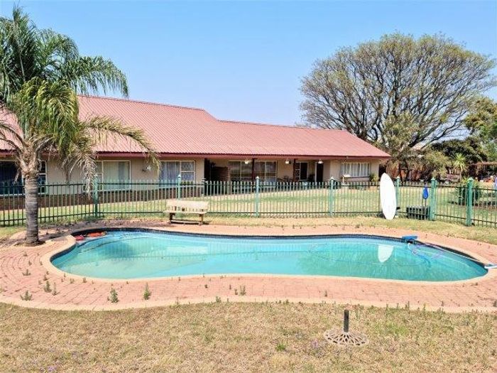 Property #2070454, Small Holding pending sale in Syferfontein