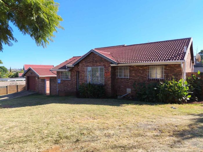 3-Bedroom House To Rent in Winchester Hills with garage, servants' quarters, and spacious yard.