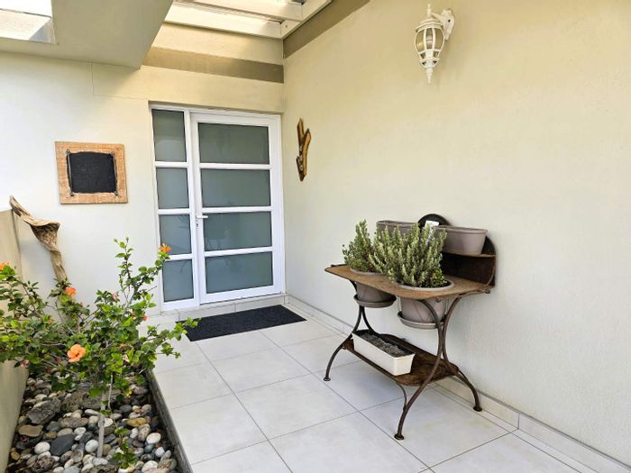 Kramersdorf House For Sale: 3 bedrooms, enclosed patio, built-in BBQ, double garage.