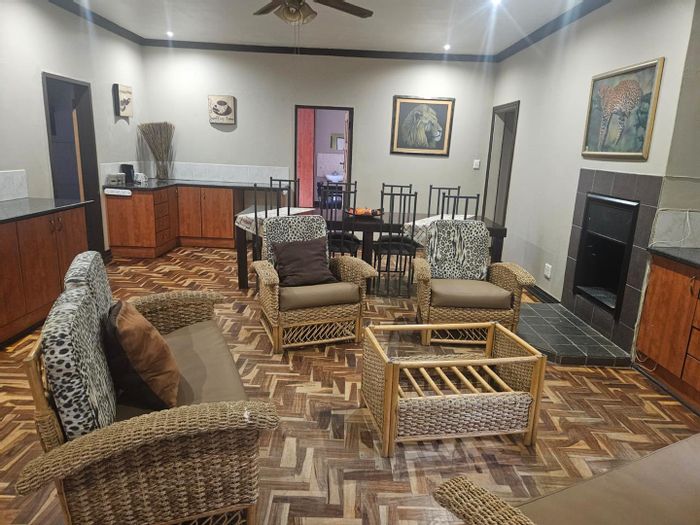 Lyttelton Manor Apartment To Rent: 12 rooms, shared kitchen, utilities included.