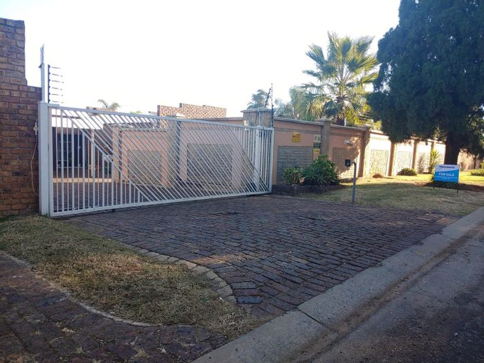 For Sale: House in Sunward Park with 4 Bedrooms, Flatlet, and Security Features.