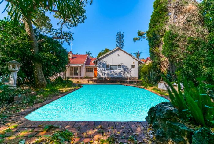 Kelland House For Sale: 4 beds, 3 baths, pool, bar, spacious living areas.