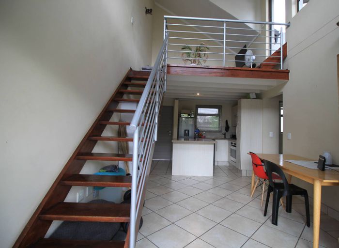 Douglasdale Apartment To Rent: 1 bed, loft, pool, clubhouse, 24-hour security.