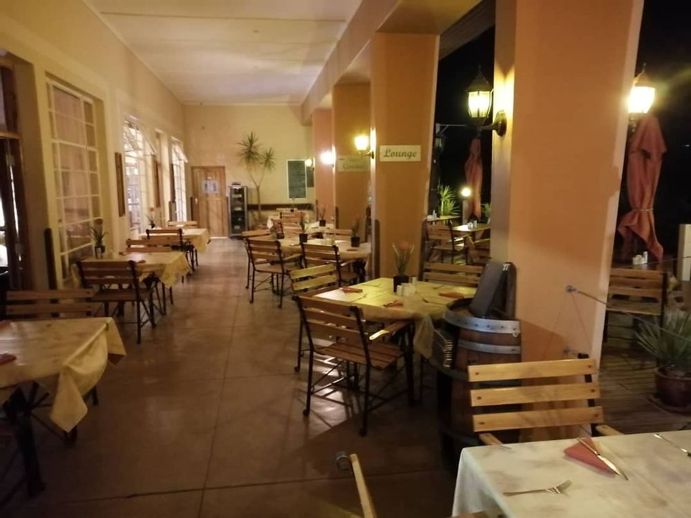 BAHNHOF HOTEL OUTSIDE SEATING AREA - STOEP