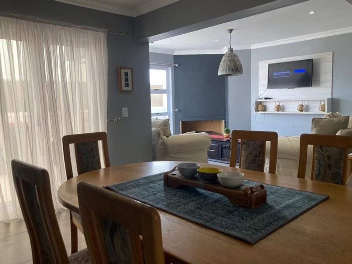 To Rent: Apartment in Walvis Bay Central with en-suite bedrooms and free WiFi.