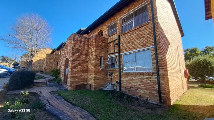 Property #2395332, Apartment For Sale in Buccleuch