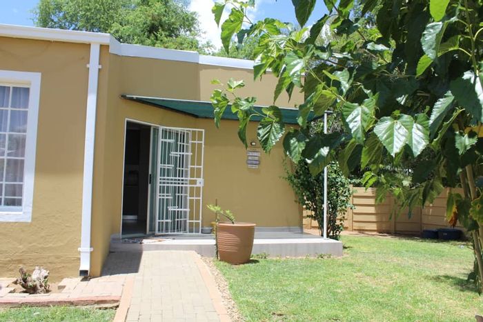 Property #2239246, Townhouse for sale in Pioniers Park Ext 1