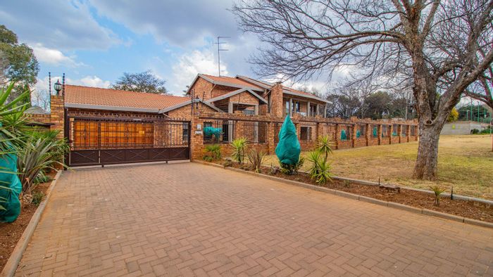 Rynfield House For Sale: Golf course views, solar power, spacious garages, and security.