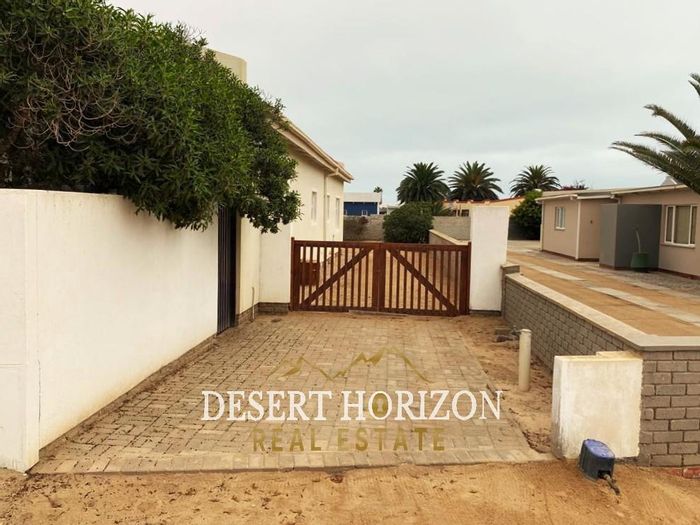 Property #2393476, House For Sale in Henties Bay Central