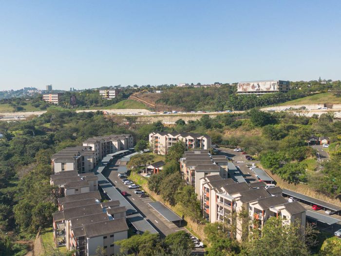 For Sale: 2-Bedroom Apartment in Sherwood with Pool, Clubhouse, and Scenic Views.